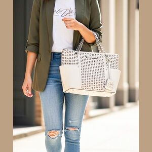 Dana Buchman White & Silver Vegan Leather Multi-Compartment Purse - EUC